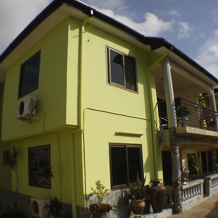 Dokua Royal Hotel Kwabenya Экстерьер фото