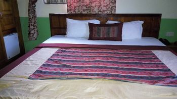 Dokua Royal Hotel Kwabenya Экстерьер фото